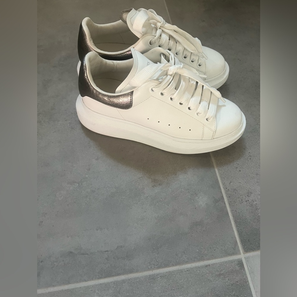 Alexander McQueen oversized sneakers size 36.5 in white and silver